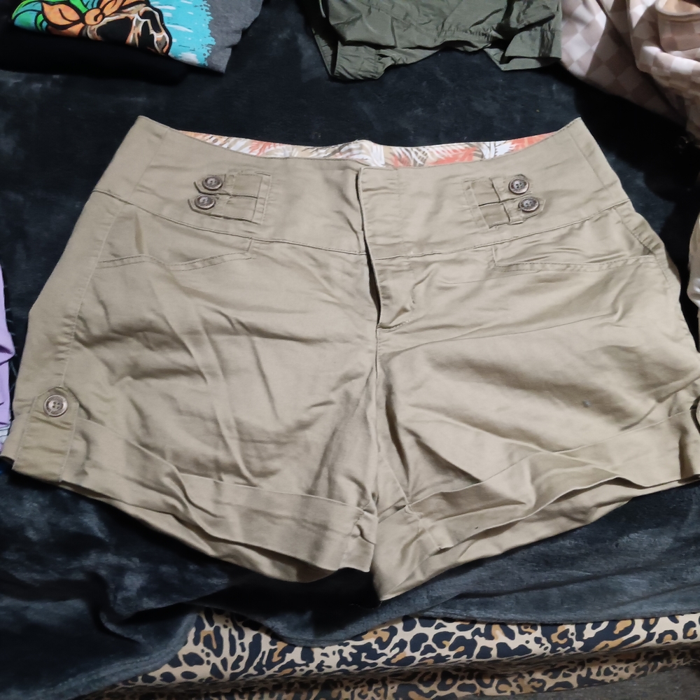 Casual Women's Tan Cargo Shorts